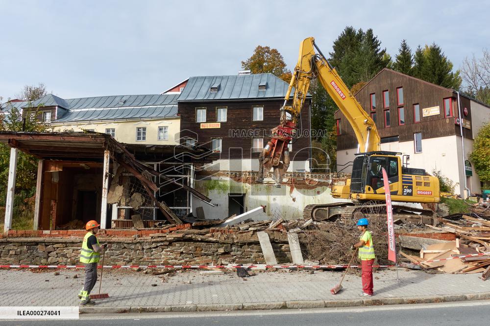 ruin of former patisserie Espresso