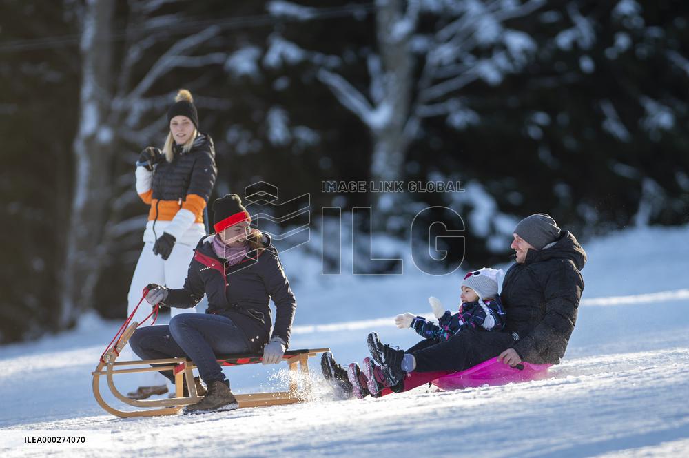 People, children, sun weather, snow, mountain, ski-areal Kobyla, Zadov