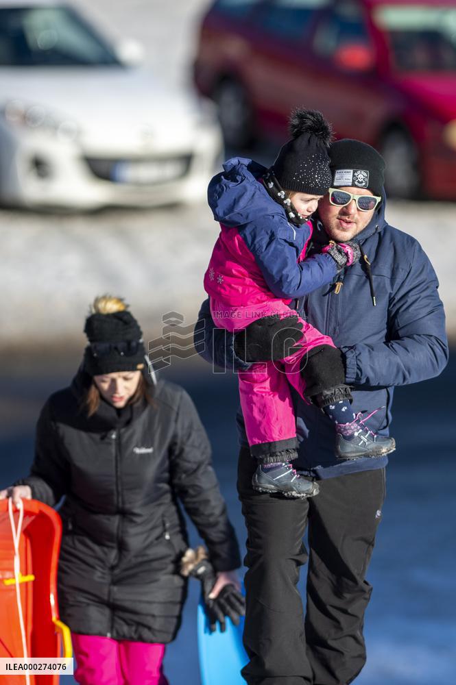 People, children, sun weather, snow, mountain, ski-areal Kobyla, Zadov
