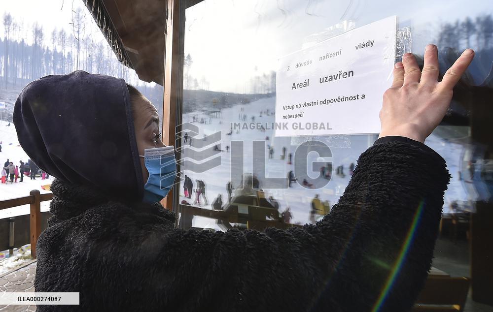 Sign ski areal closed, people, children, sun weather, snow, mountain, ski-areal Sacberk, Zborna