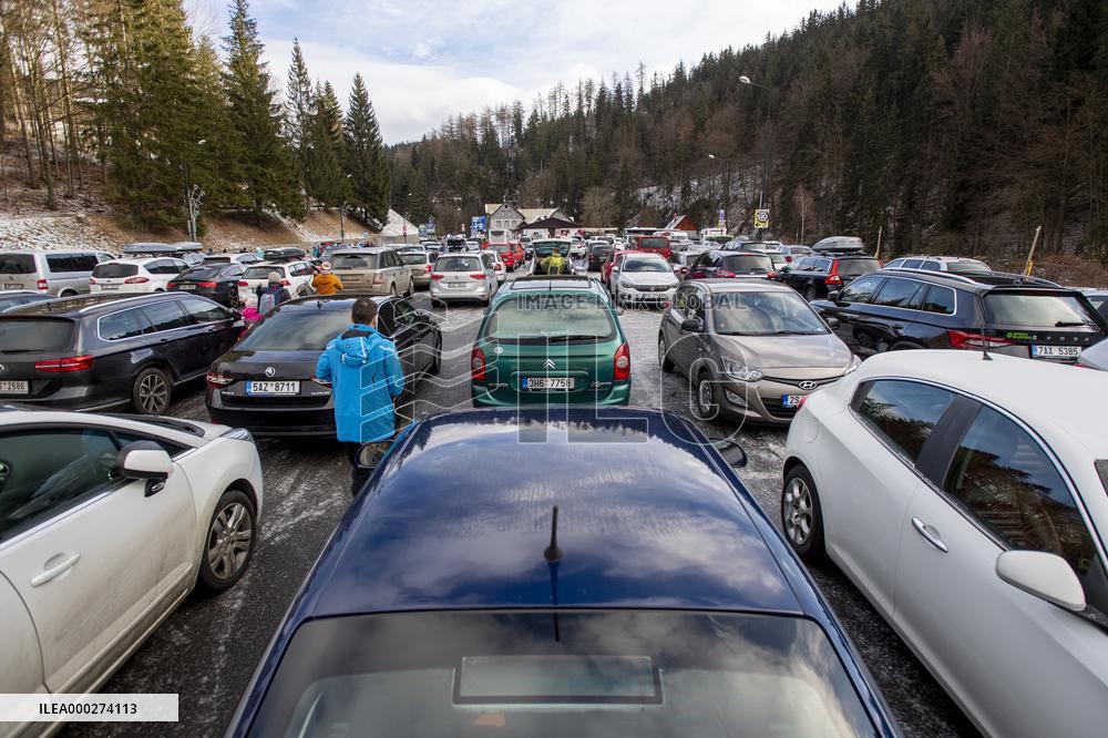 People, children, park place,  sun weather, snow, mountain, ski-areal Svaty Petr, Spindleruv Mlyn
