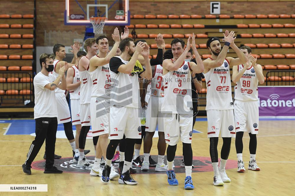 Nymburk players thank to fans after winning the match