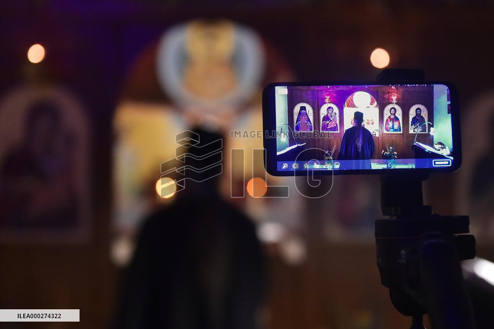 orthodox Christmas liturgy, online, church in Jezdovice, mass, smartphone