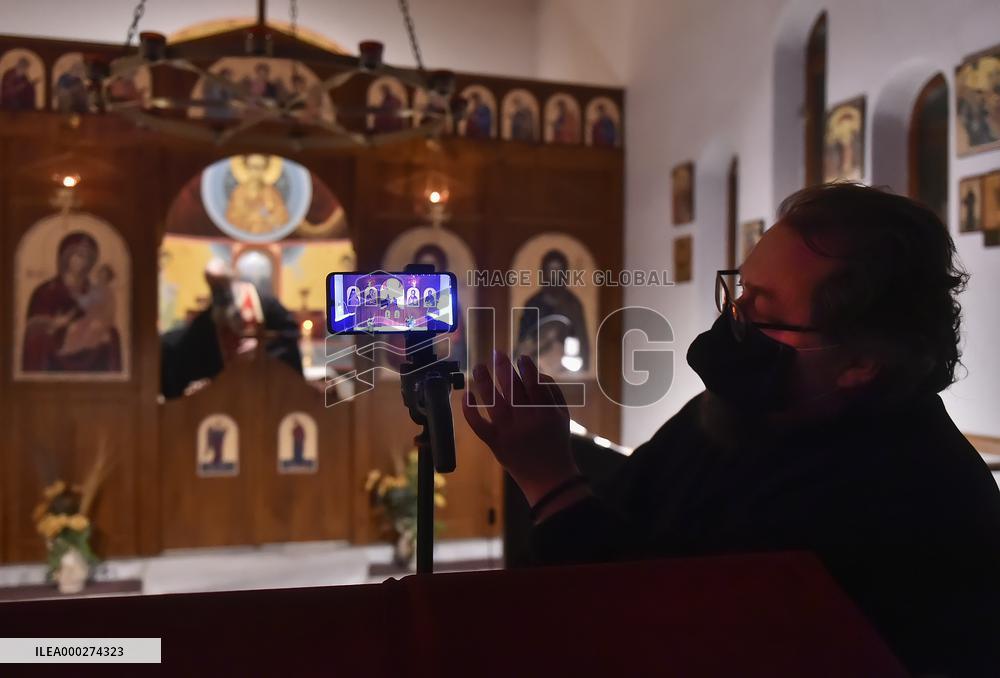 orthodox Christmas liturgy, online, church in Jezdovice, mass, smartphone
