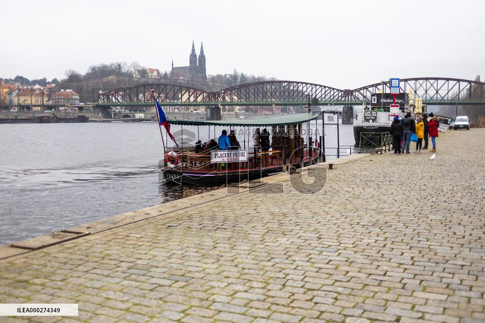 Prague, city, town, building, river, Vltava, ships, ferry Vysehrad, tourists, mask