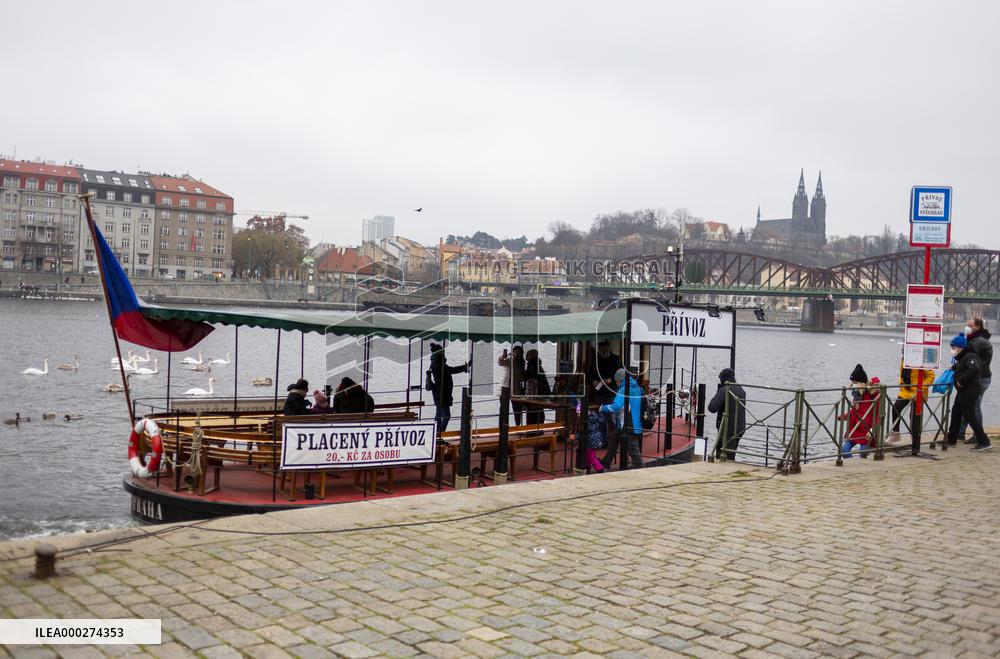 Prague, city, town, building, river, Vltava, ships, ferry Vysehrad, tourists, mask