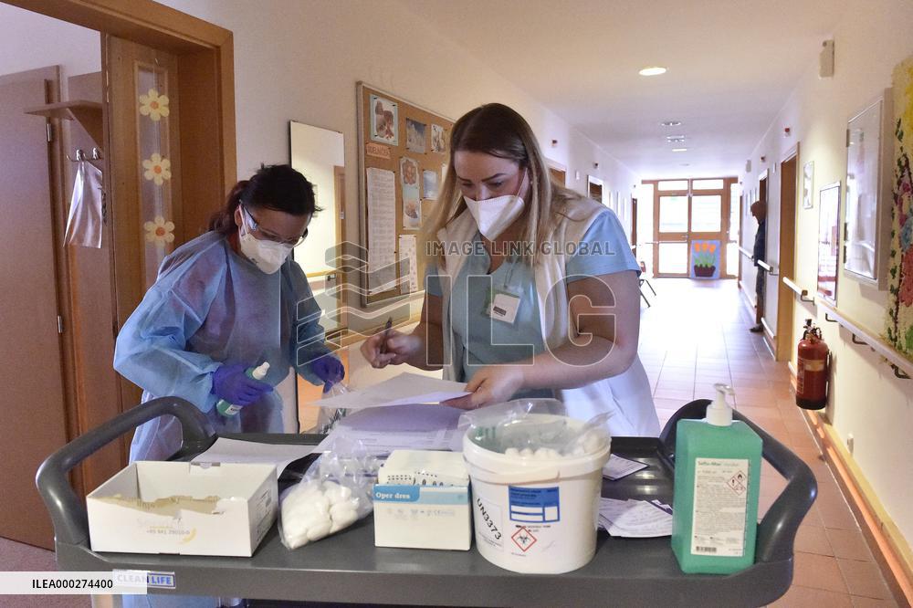 Vaccination against coronavirus, Czech Republic, senior