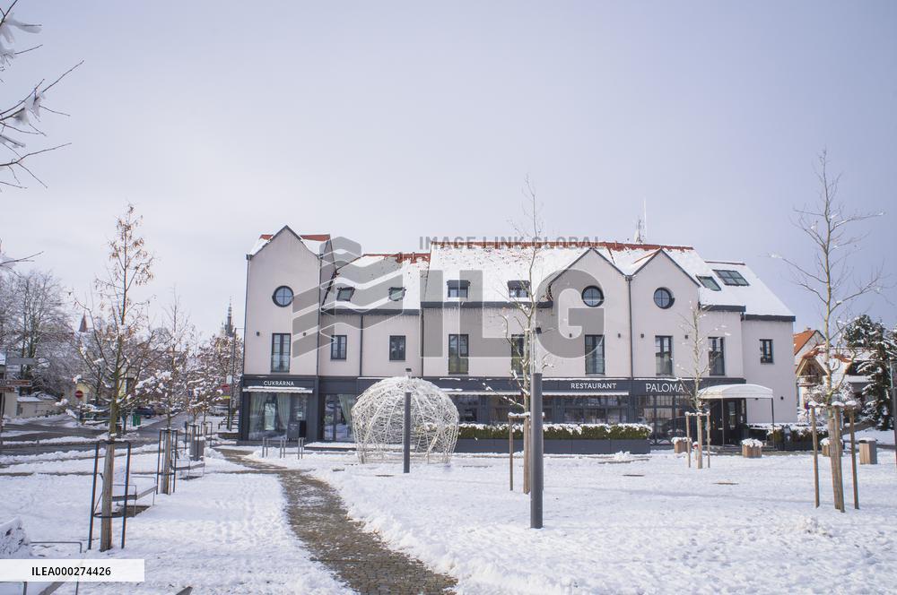 Pruhonice, Paloma Hotel Restaurant, Kvetnove Square, patisserie, winter, snow, Christmas decorations