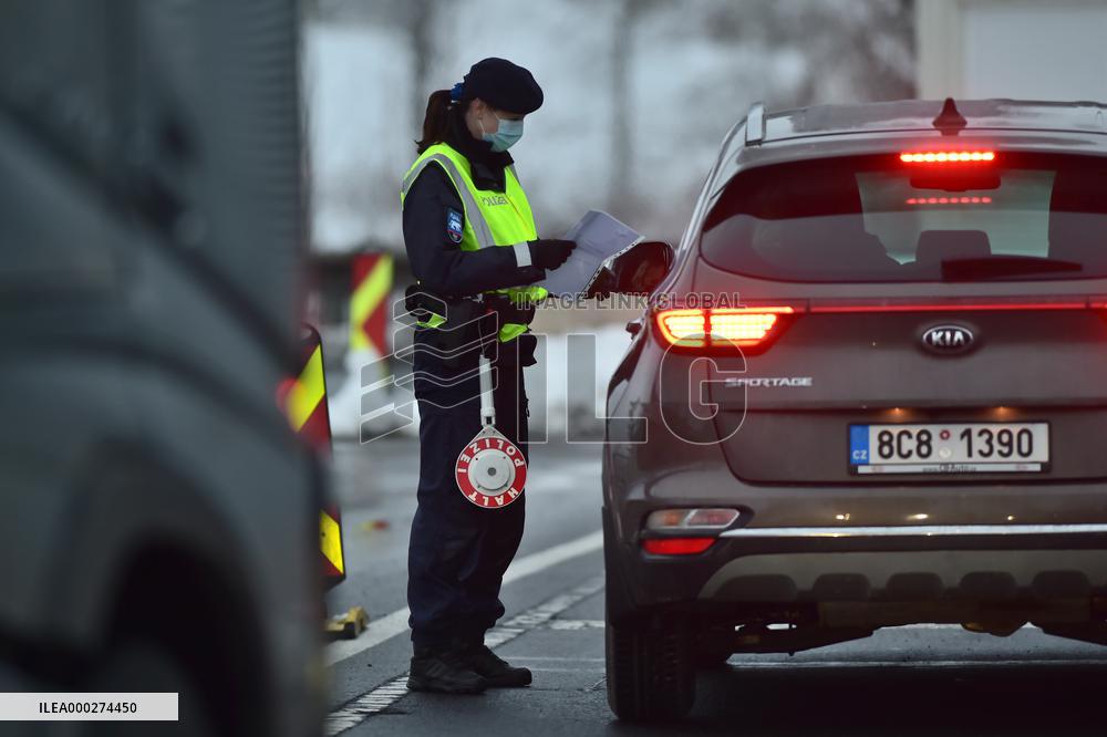 Dolni Dvoriste border crossing, border control