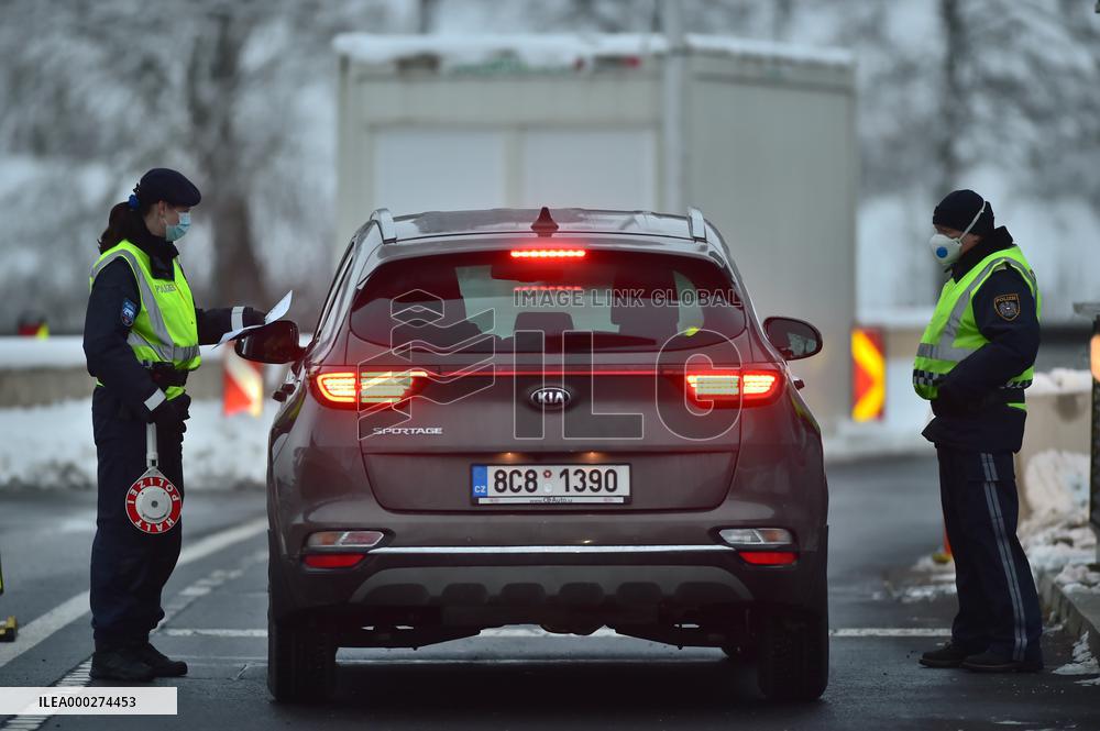 Dolni Dvoriste border crossing, border control