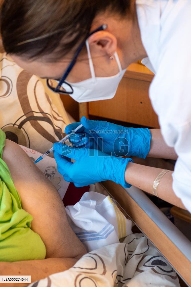 Vaccination against coronavirus, Czech Republic, syringe