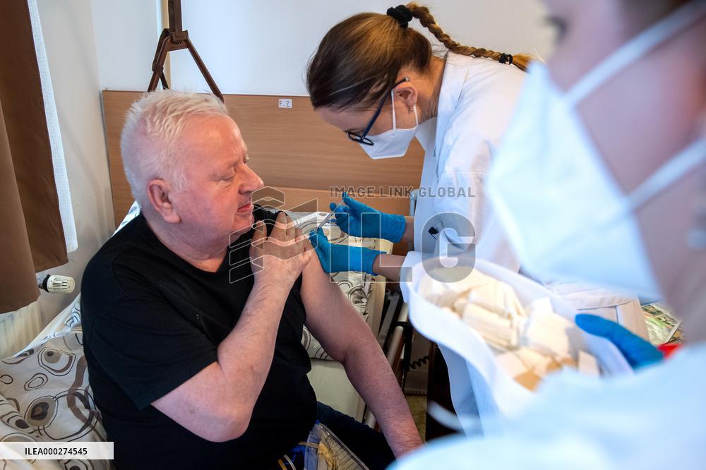 Vaccination against coronavirus, Czech Republic, syringe, senior
