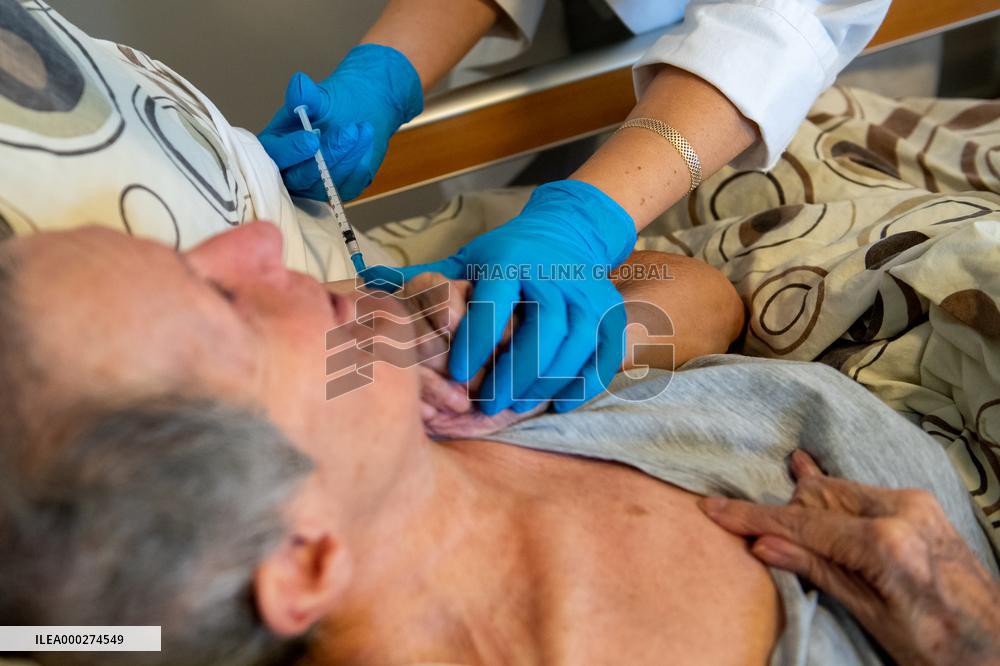 Vaccination against coronavirus, Czech Republic, syringe, senior
