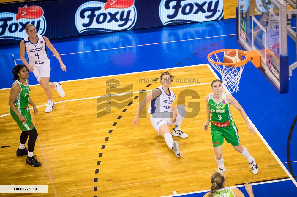 Teniya Page, Katarzyna Dzwigalska, Borislava Hristova, Katerina Zohnova