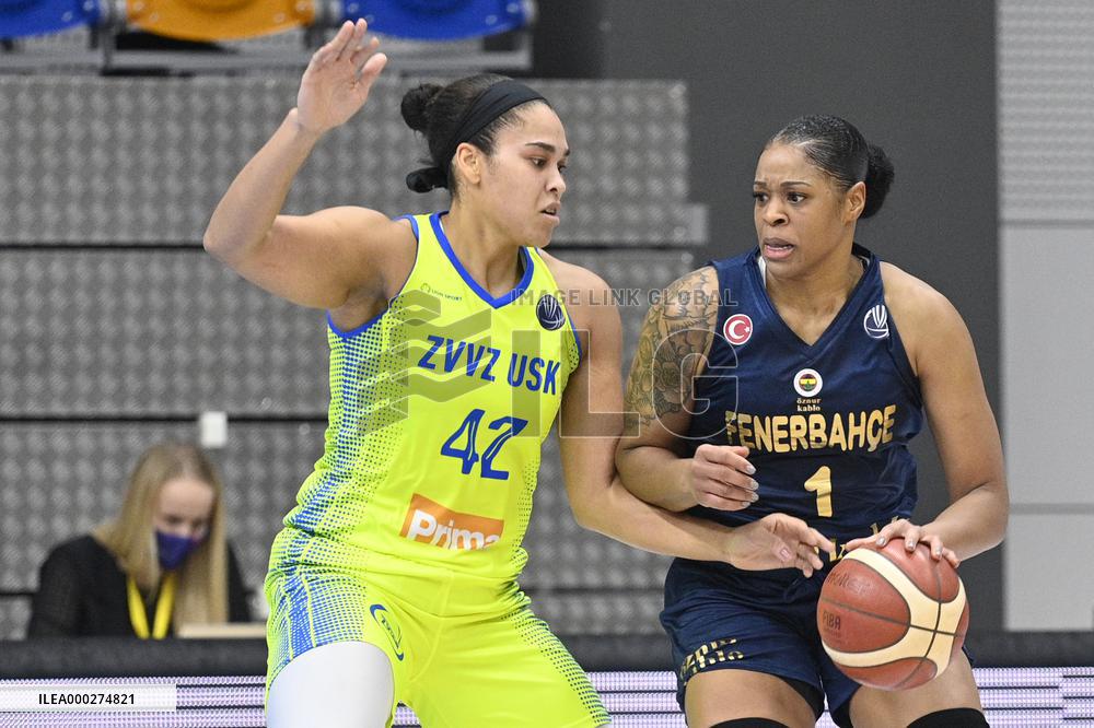 Brionna Jones, Kia Vaughn