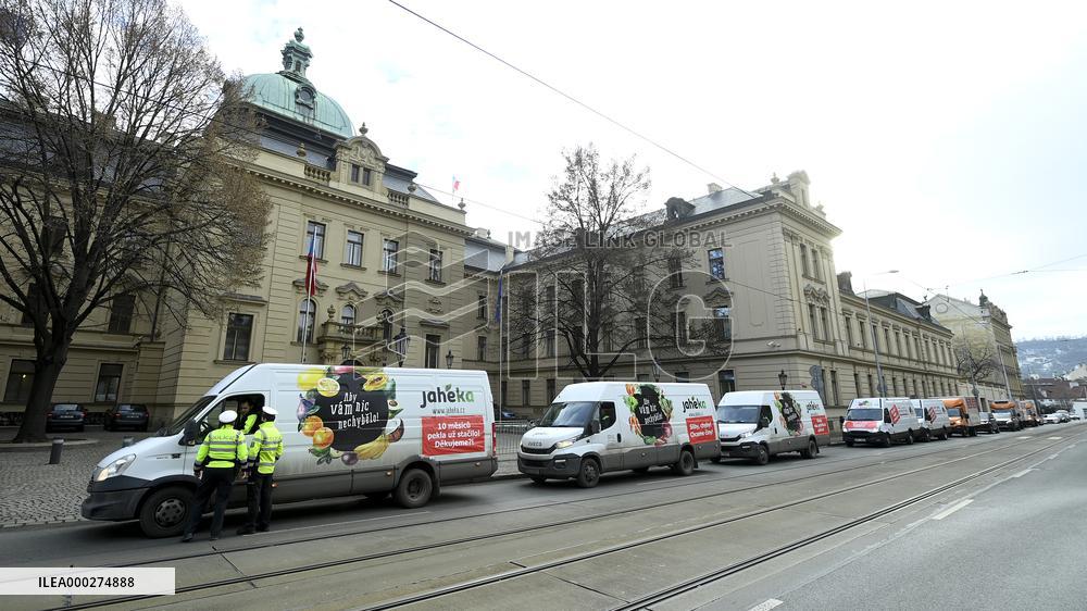 cars, protest, gastronomy, coronavirus