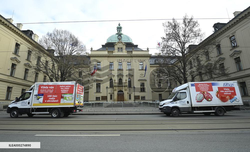 cars, protest, gastronomy, coronavirus