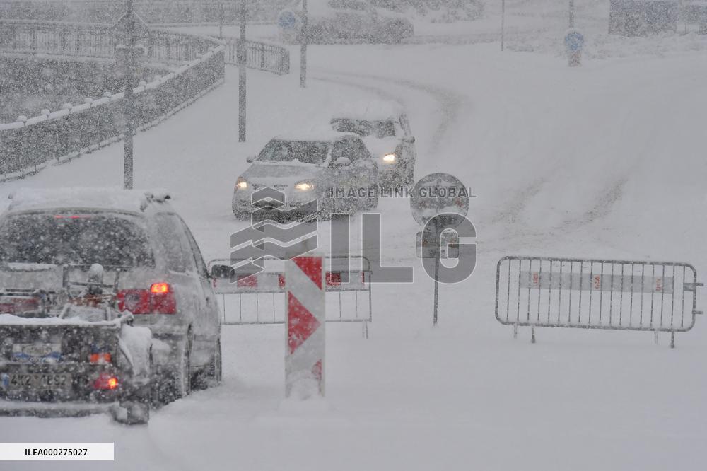 heavy snowfalls, snow, weather, winter, cars