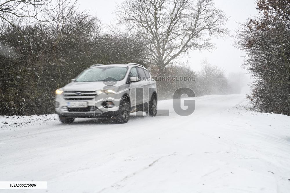 heavy snowfalls, snow, cars, weather, winter