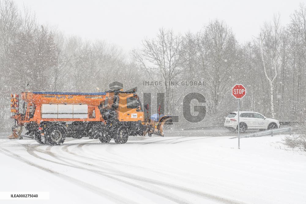 heavy snowfalls, snow, cars, weather, winter