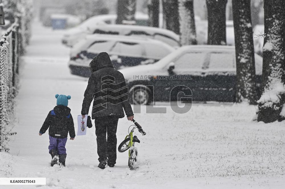 heavy snowfalls, snow, people, weather, winter