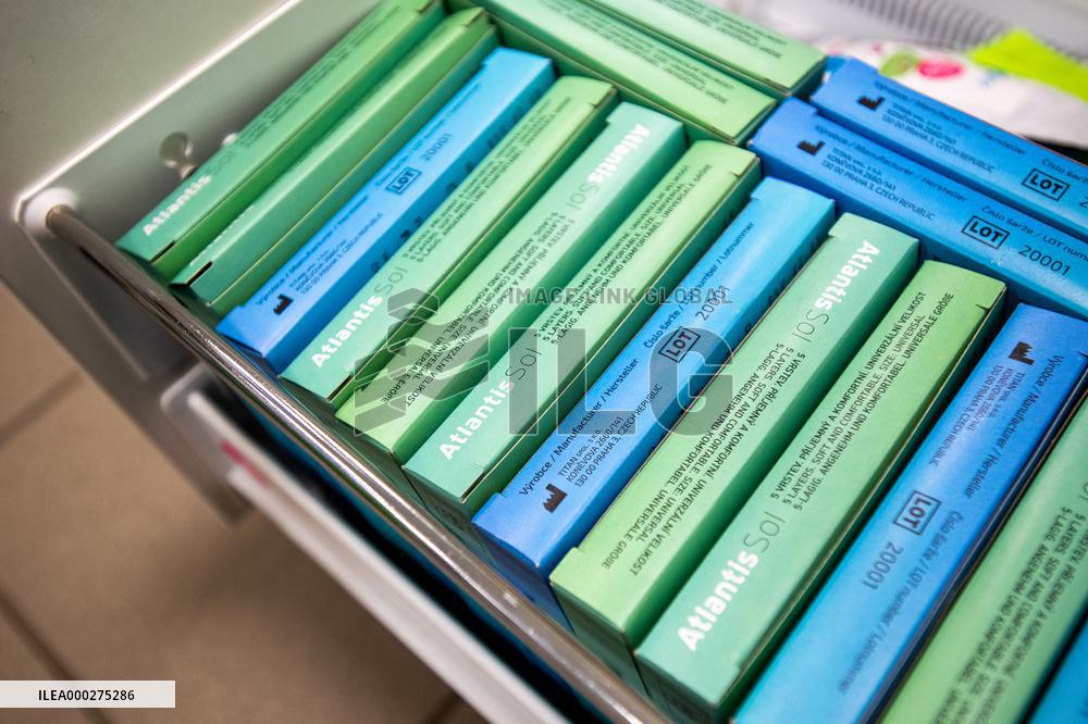 packaged respirators of FFP2 category, pharmacy