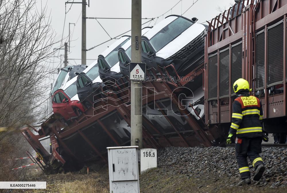 Train (railway) accident (collision), cargo, transport, new cars