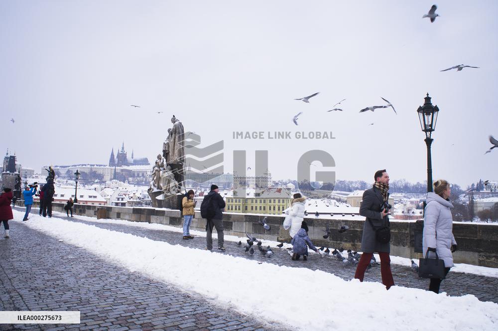 Prague, Charles Bridge, winter, snow, weather, people