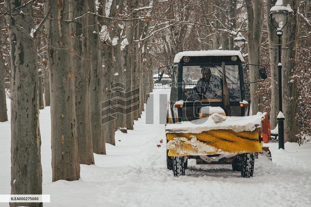 Prague, snow, utility, snow.