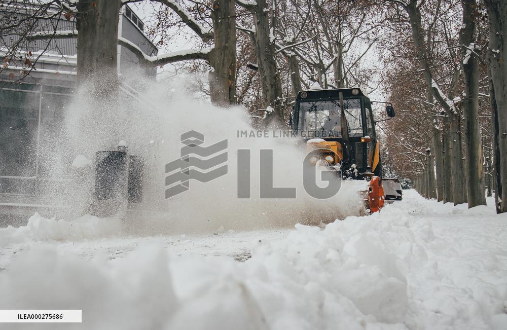 Prague, snow, utility, snow.