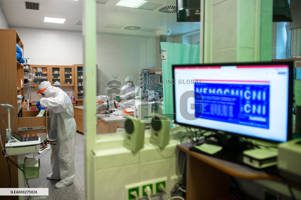 Department of anesthesiology and resuscitation for patients with COVID-19 disease in the Trutnov Hospital