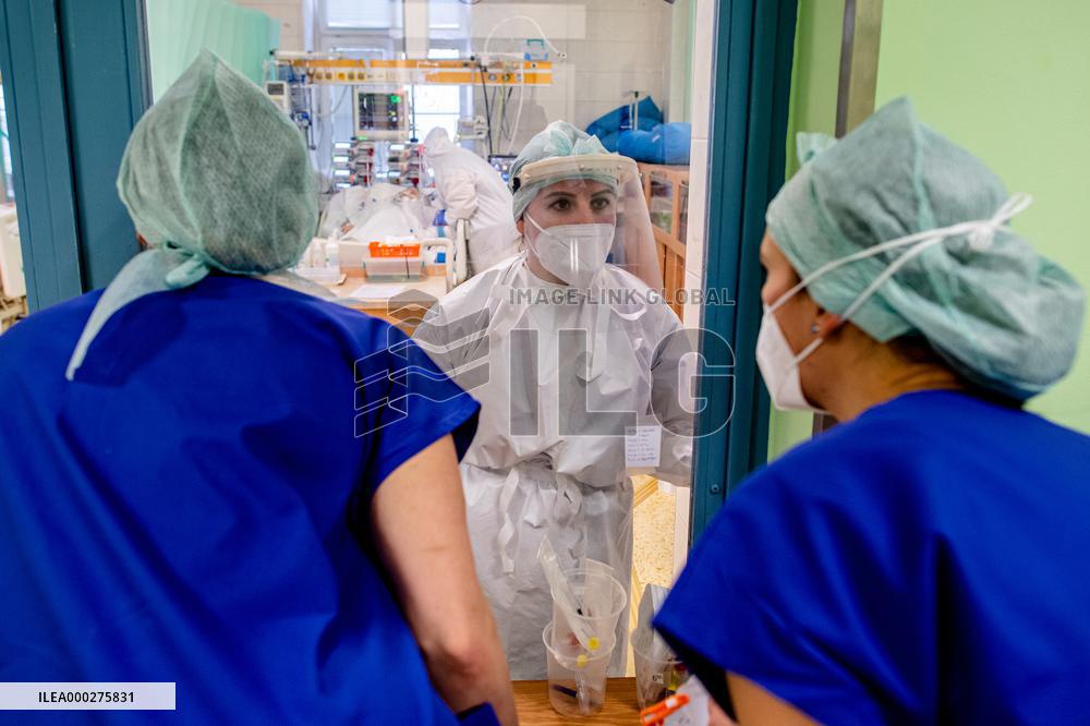 Department of anesthesiology and resuscitation for patients with COVID-19 disease in the Trutnov Hospital