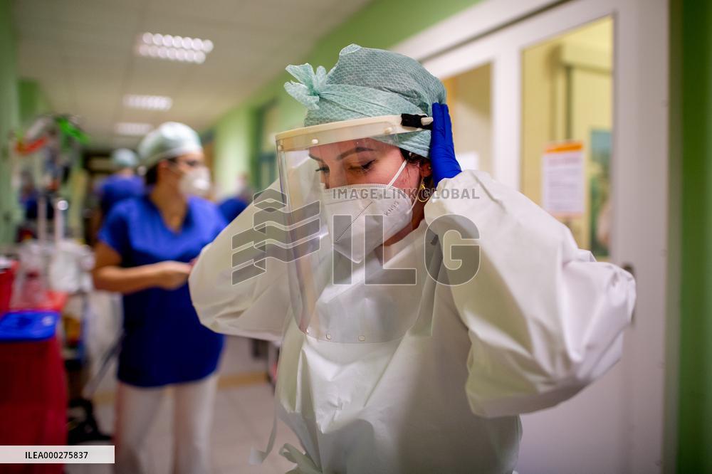 Department of anesthesiology and resuscitation for patients with COVID-19 disease in the Trutnov Hospital