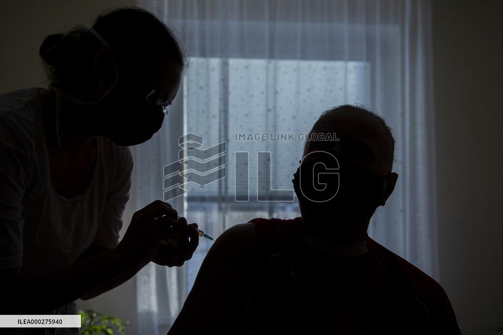 senior, vaccination, COVID-19, coronavirus