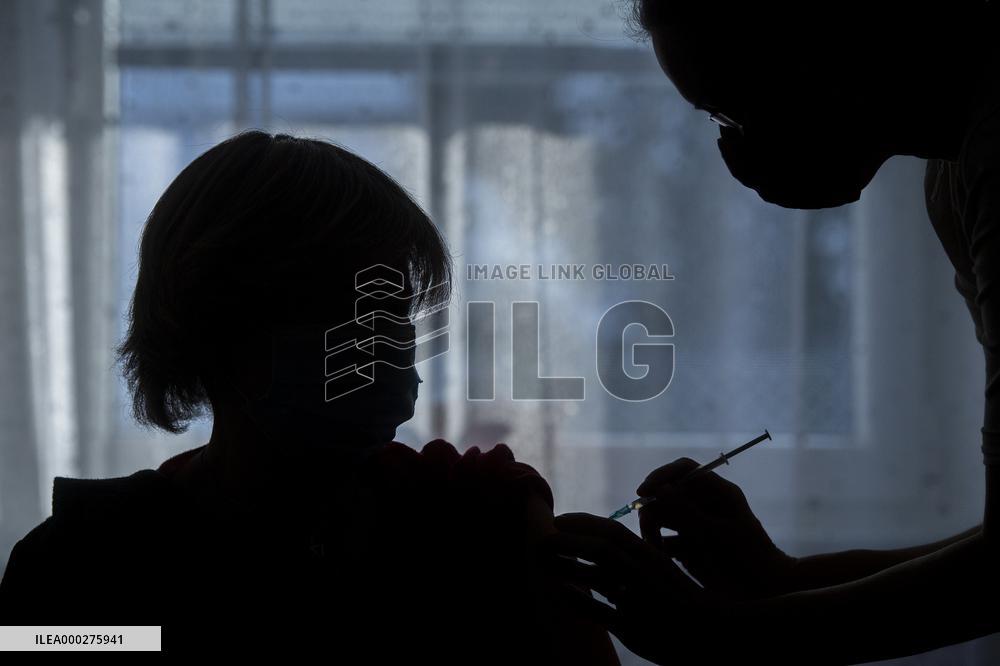 senior, vaccination, COVID-19, coronavirus