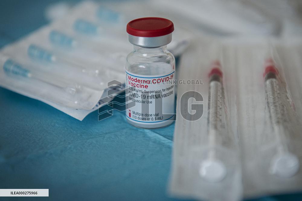 Moderna, vaccination, COVID-19, coronavirus