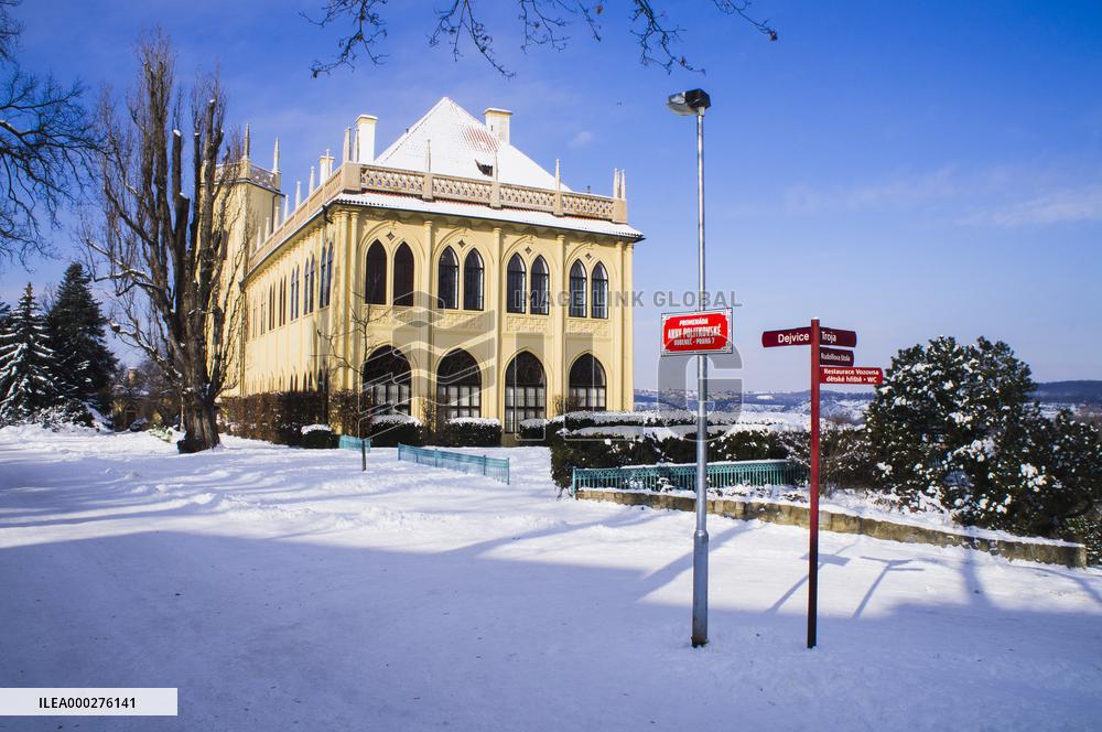 The Governorｴs Summer Palace, Promenade of Anna Politkovskaya in the Stromovka park, Prague