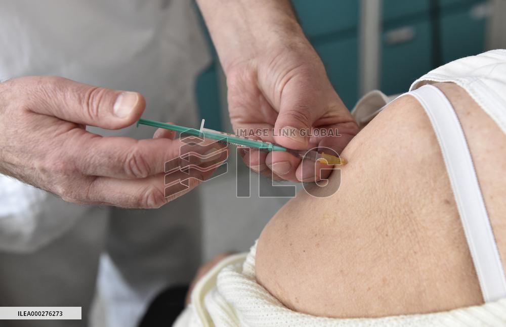 Vaccination of seniors against coronavirus, Czech Republic, syringe, senior