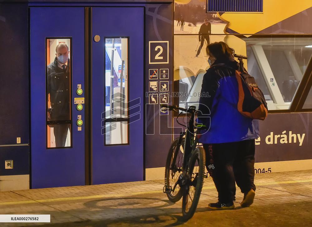 people, respirators, train