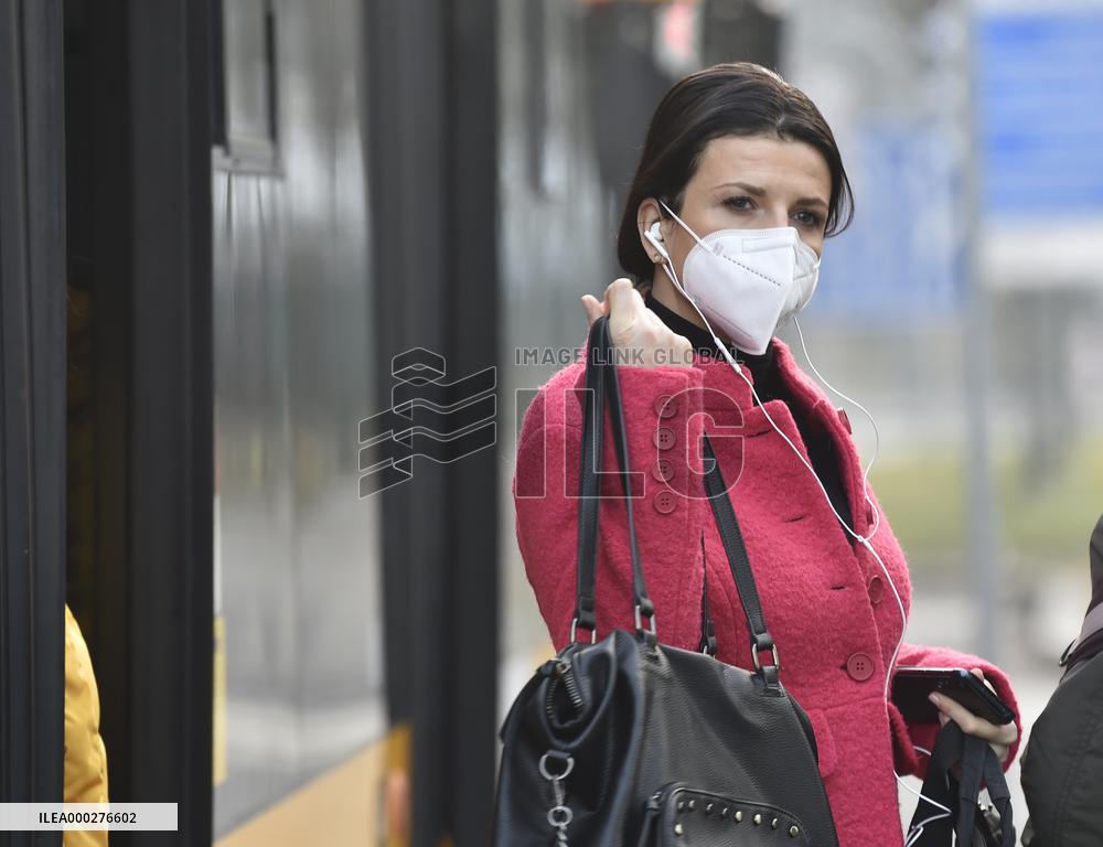 people, respirators, traffic