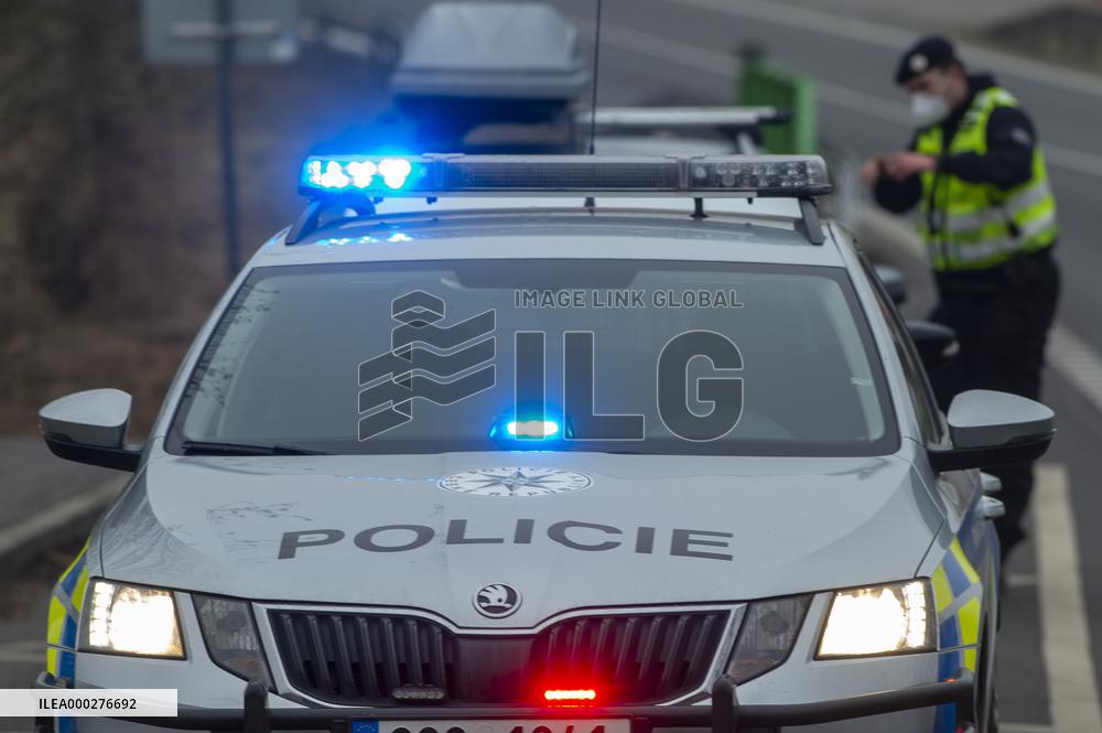 Police control, policemen, car, road, way, Kosov, epidemic restrictions