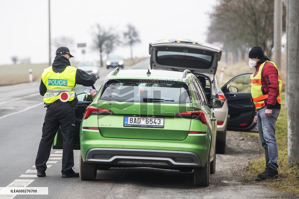 Police control, policemen, car, road, way, Ejpovice, epidemic restrictions