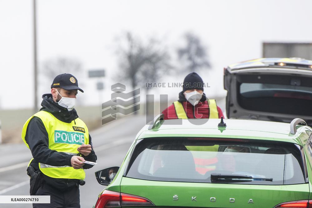 Police control, policemen, car, road, way, Ejpovice, epidemic restrictions