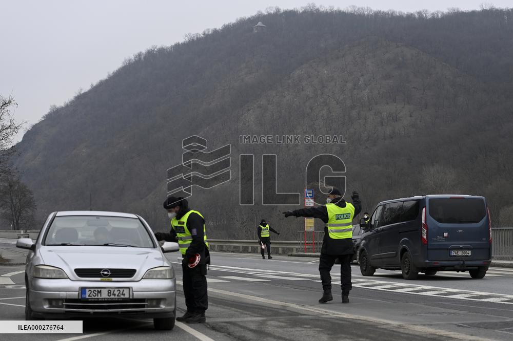 Police control, policemen, car, road, way, epidemic restrictions