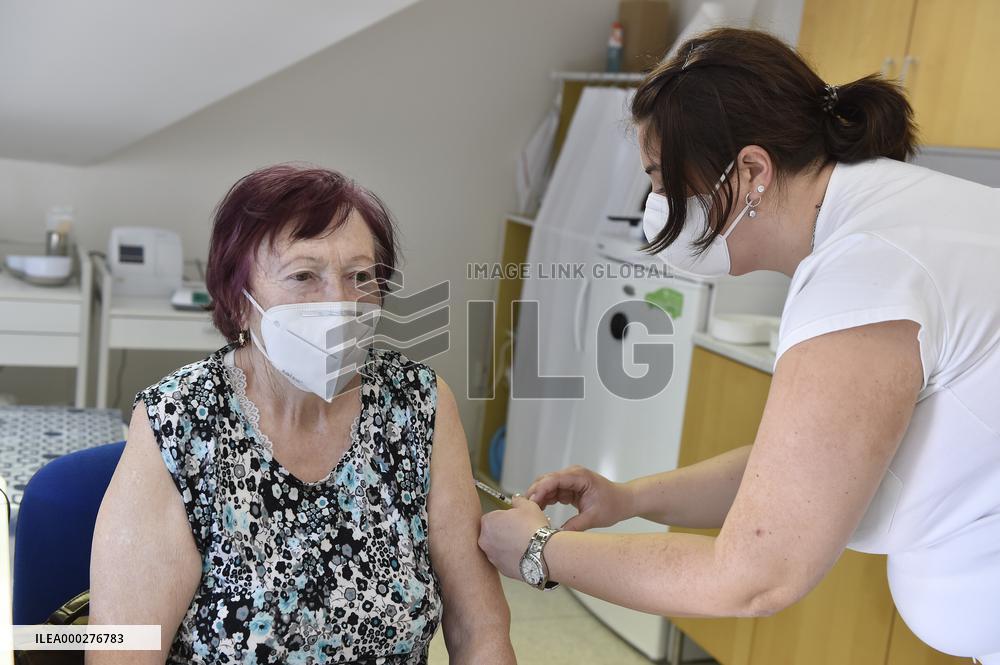 vaccination, vaccine, covid-19, coronavirus, people, seniors