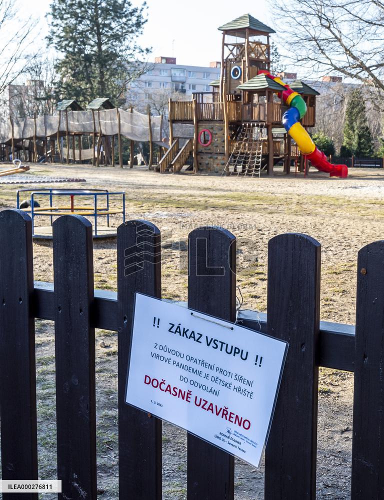 closed playground, covid-19, coronavirus