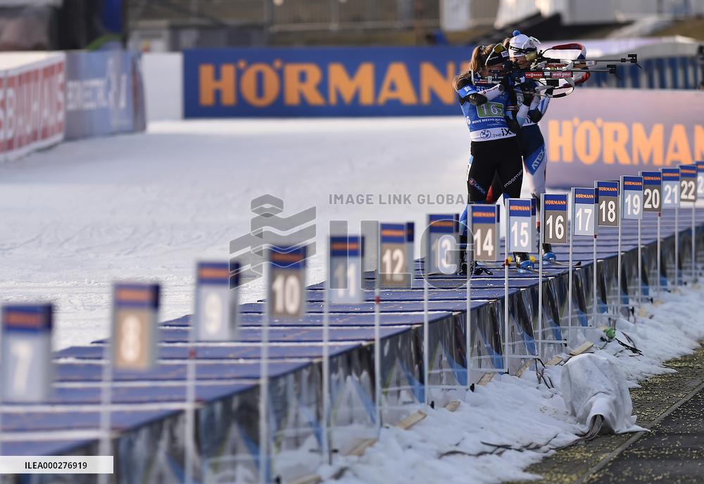 JOHANNA TALIHARM, EVA PUSKARCIKOVA