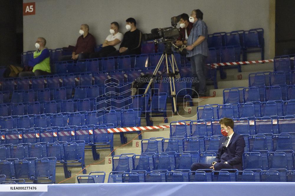 empty tribune, coronavirus