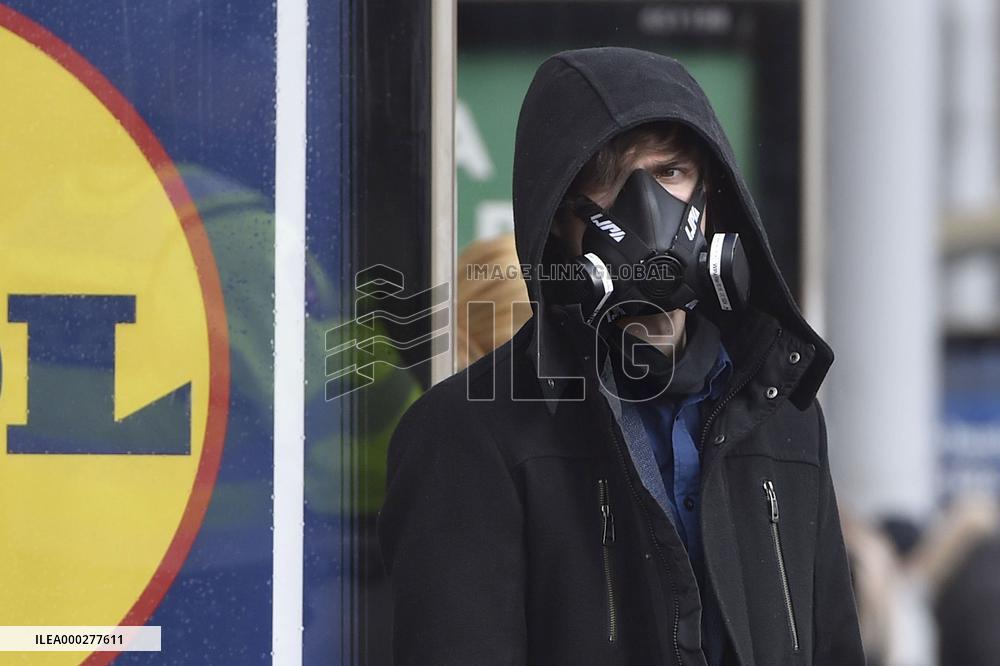 man, respirator, coronavirus, COVID-19