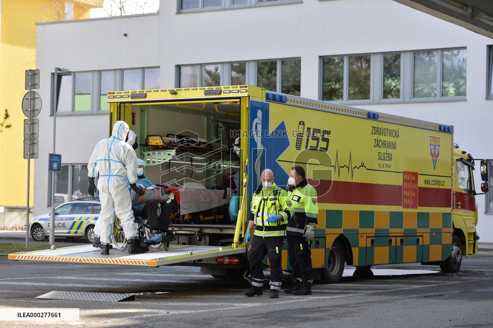 transport of a patients with COVID-19 disease, patient, ambulance